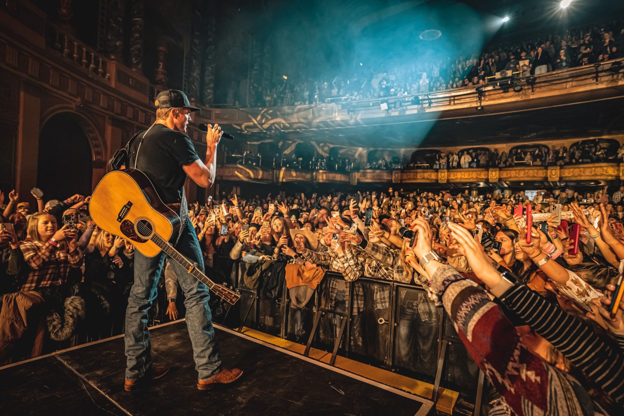 PARKER McCOLLUM KICKS OFF HIS 2023 TOURING SCHEDULE WITH SOLD OUT SHOWS